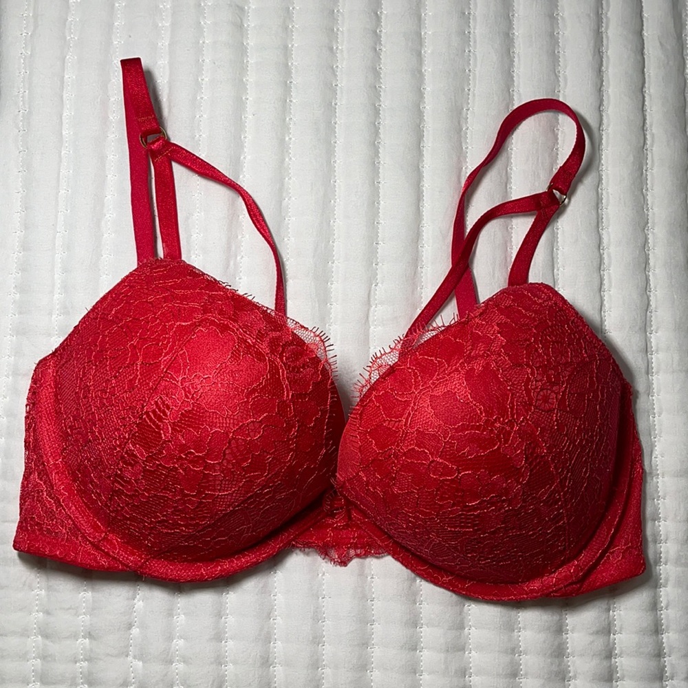 NWOT Victoria’s Secret Very Sexy Push-up Bra 32D